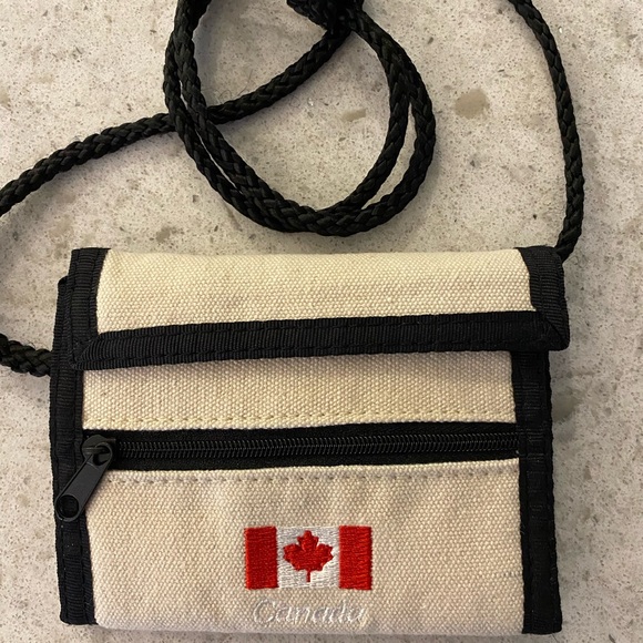 Canada Cloth Travel Wallet - Picture 1 of 3